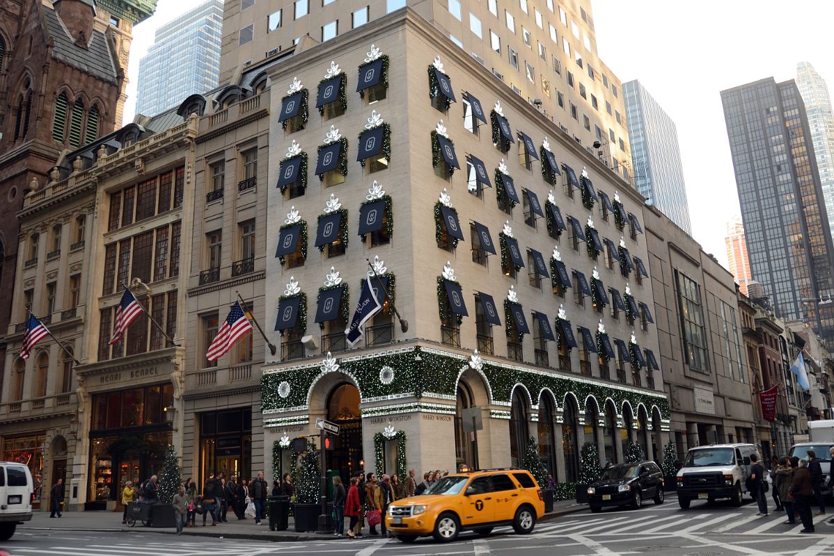 New York City Fifth Avenue 718 00 Harry Winston Building Decorated For Christmas